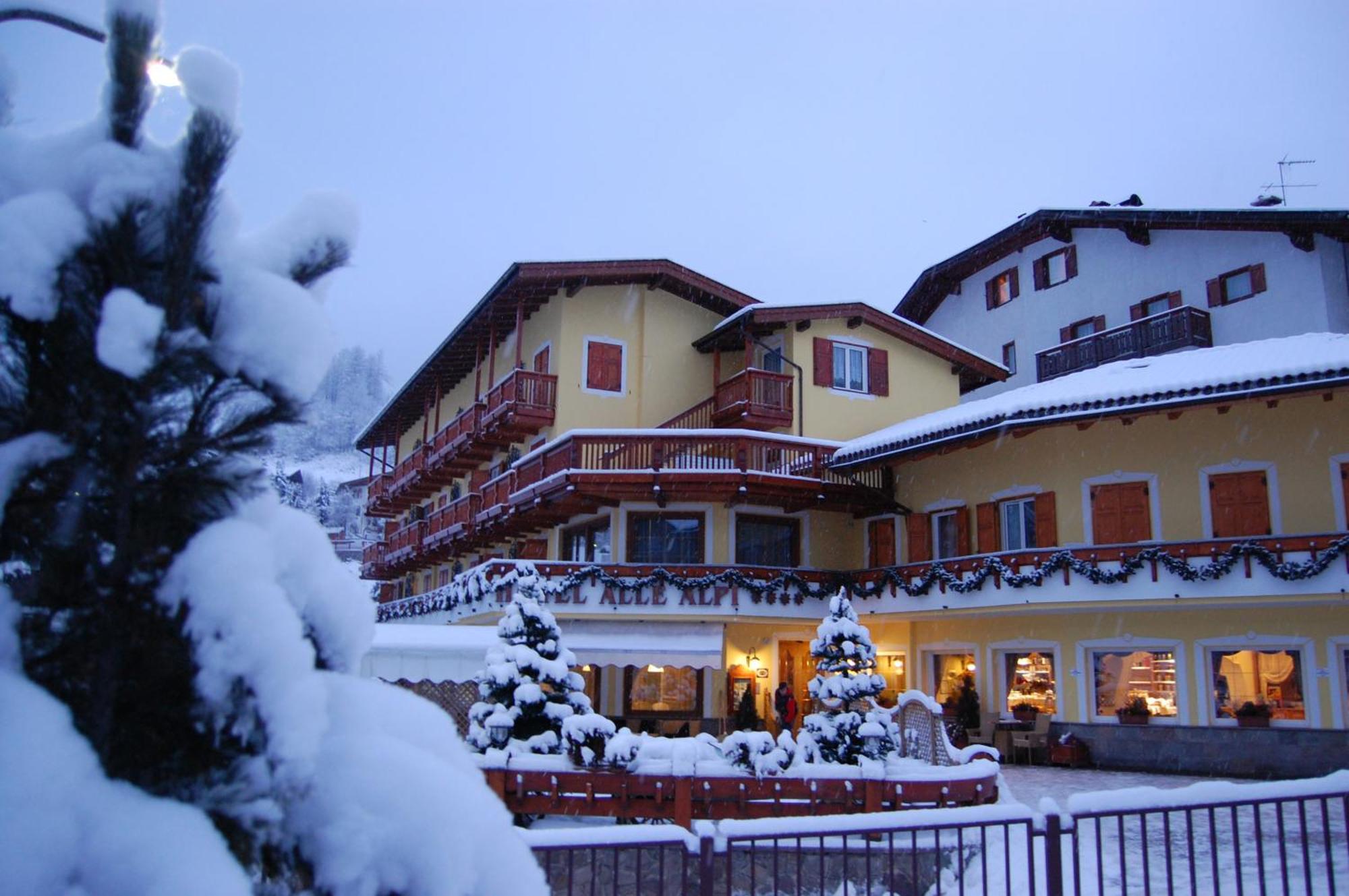 Hotel Alle Alpi Moena Exteriör bild