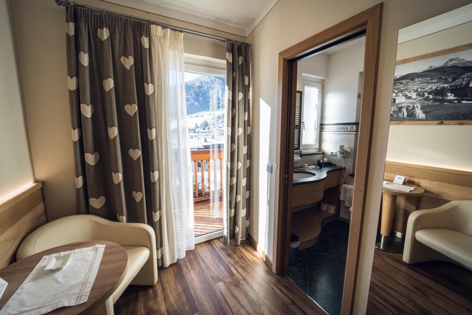 Hotel Alle Alpi Moena Exteriör bild