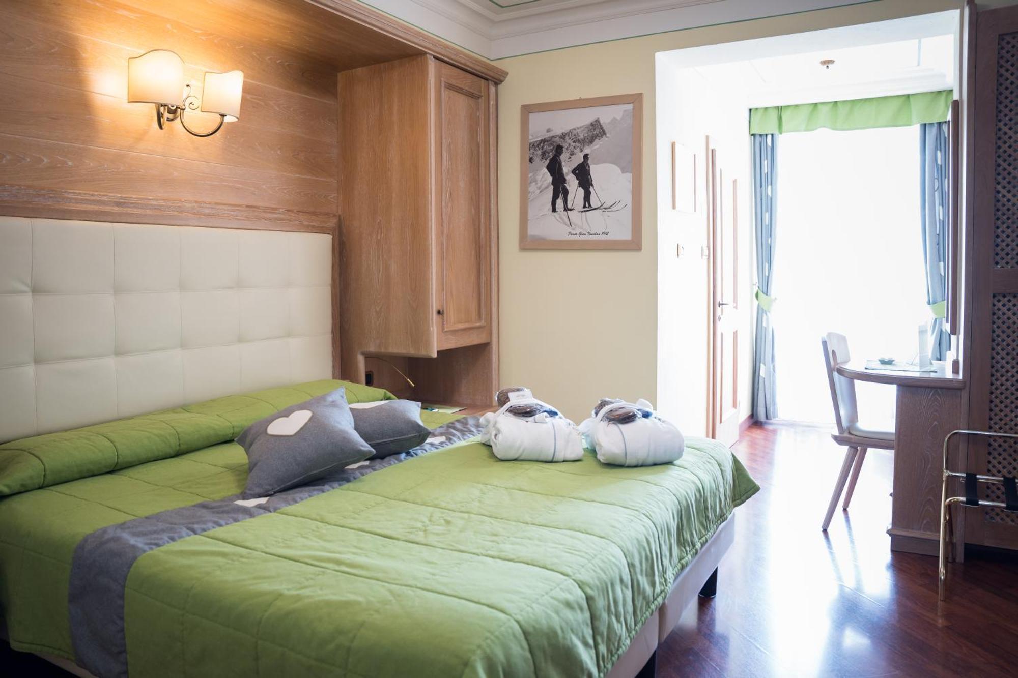 Hotel Alle Alpi Moena Exteriör bild