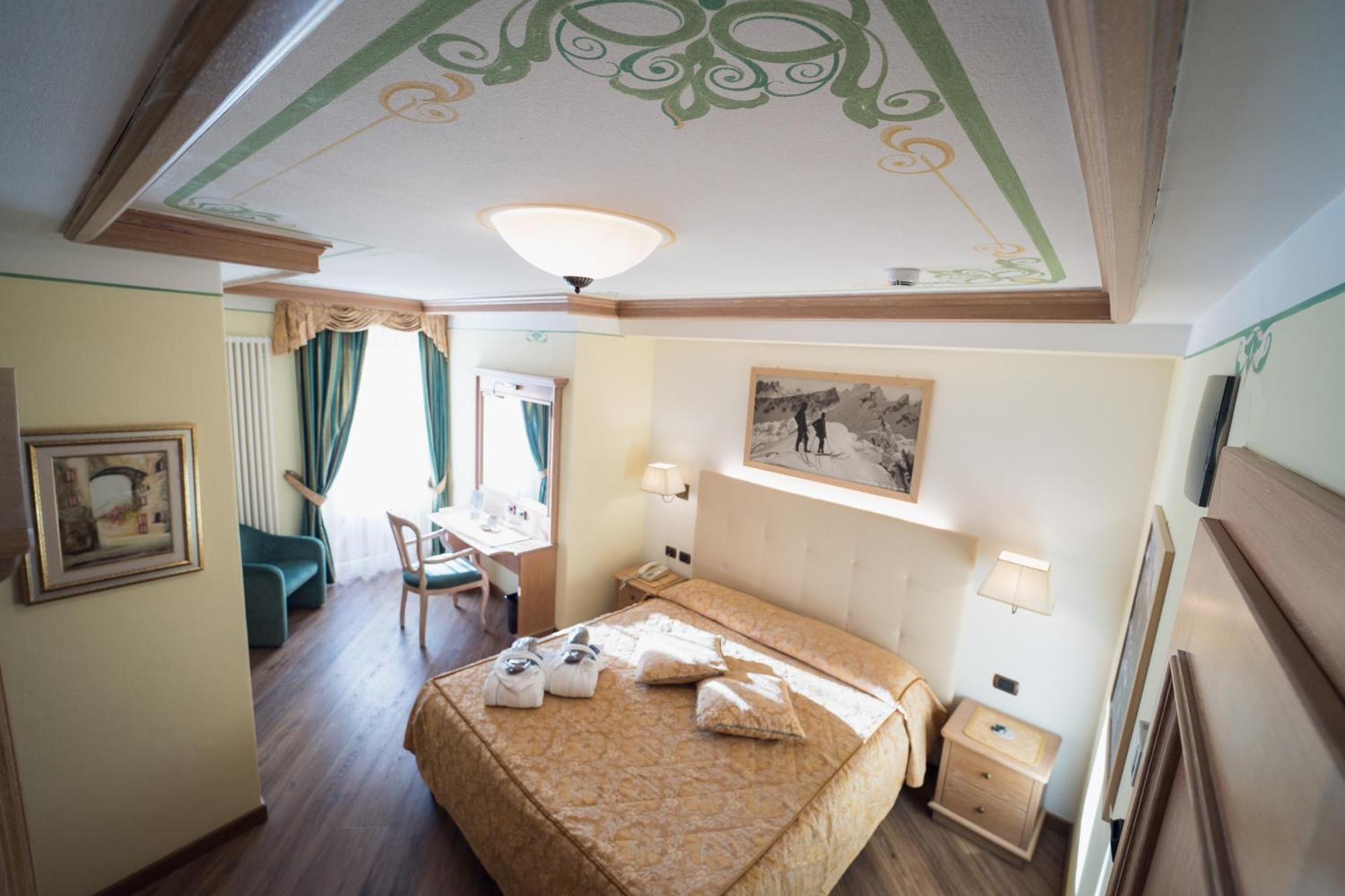 Hotel Alle Alpi Moena Exteriör bild
