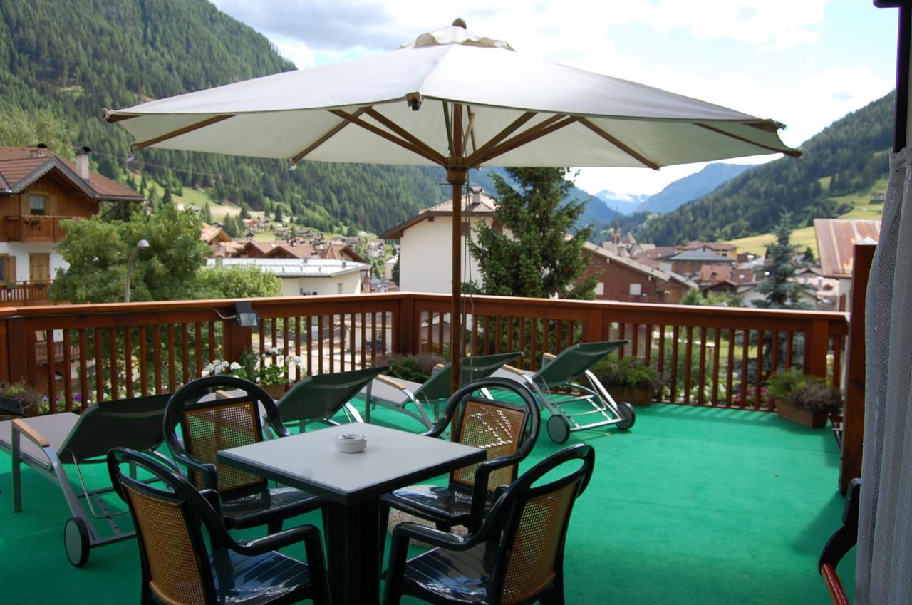 Hotel Alle Alpi Moena Exteriör bild