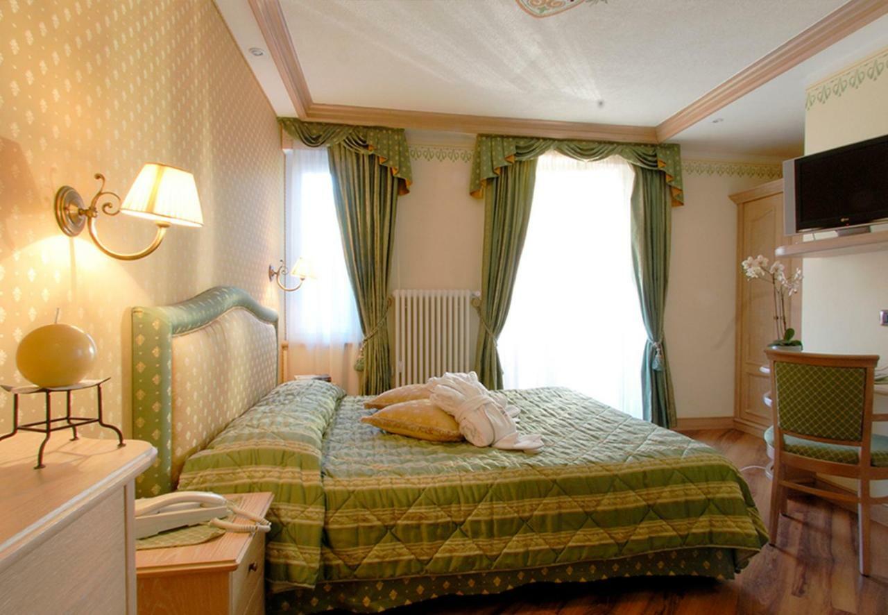 Hotel Alle Alpi Moena Exteriör bild