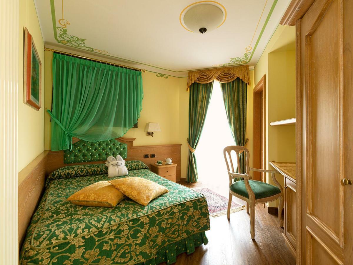 Hotel Alle Alpi Moena Exteriör bild