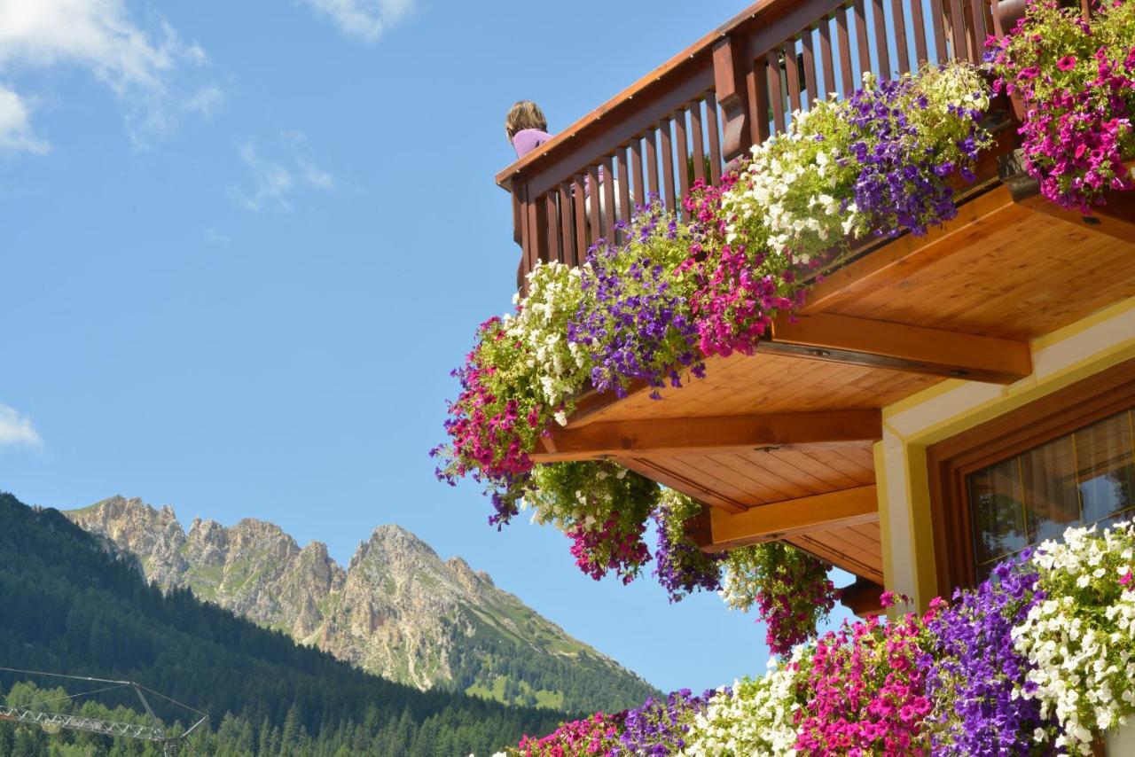 Hotel Alle Alpi Moena Exteriör bild